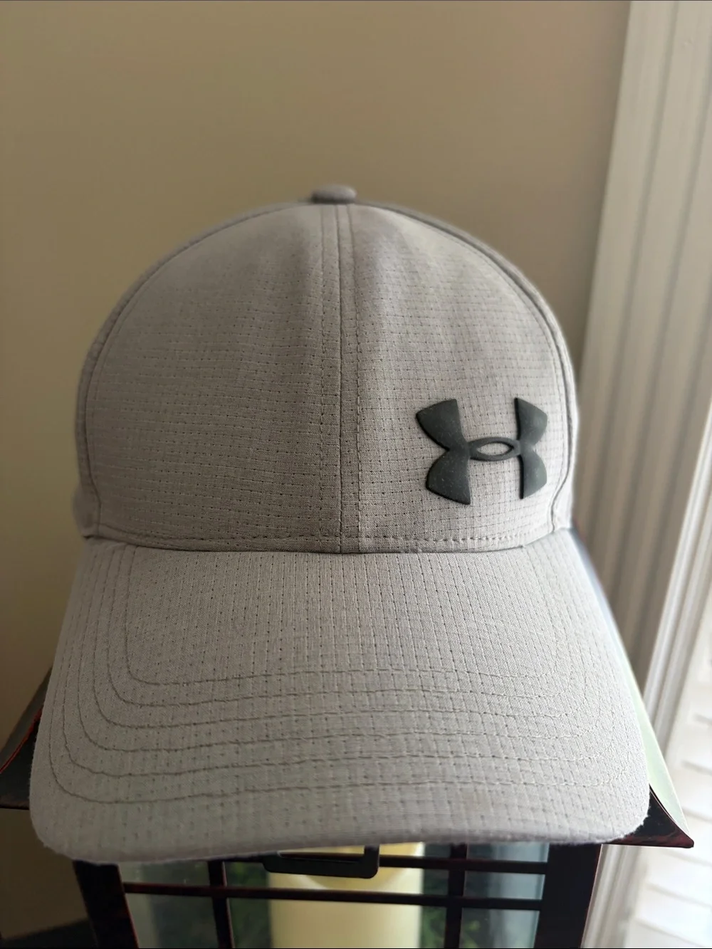 Under Armour Light Gray Men’s Performance Fitted Hat with Black Logo med/large